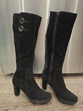 La CANADIENNE Black Suede Knee-High Heeled Boots